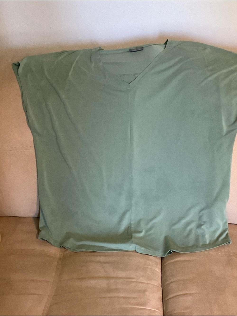 32 Degrees Women's V-Neck Short Sleeve Top in Sage Green